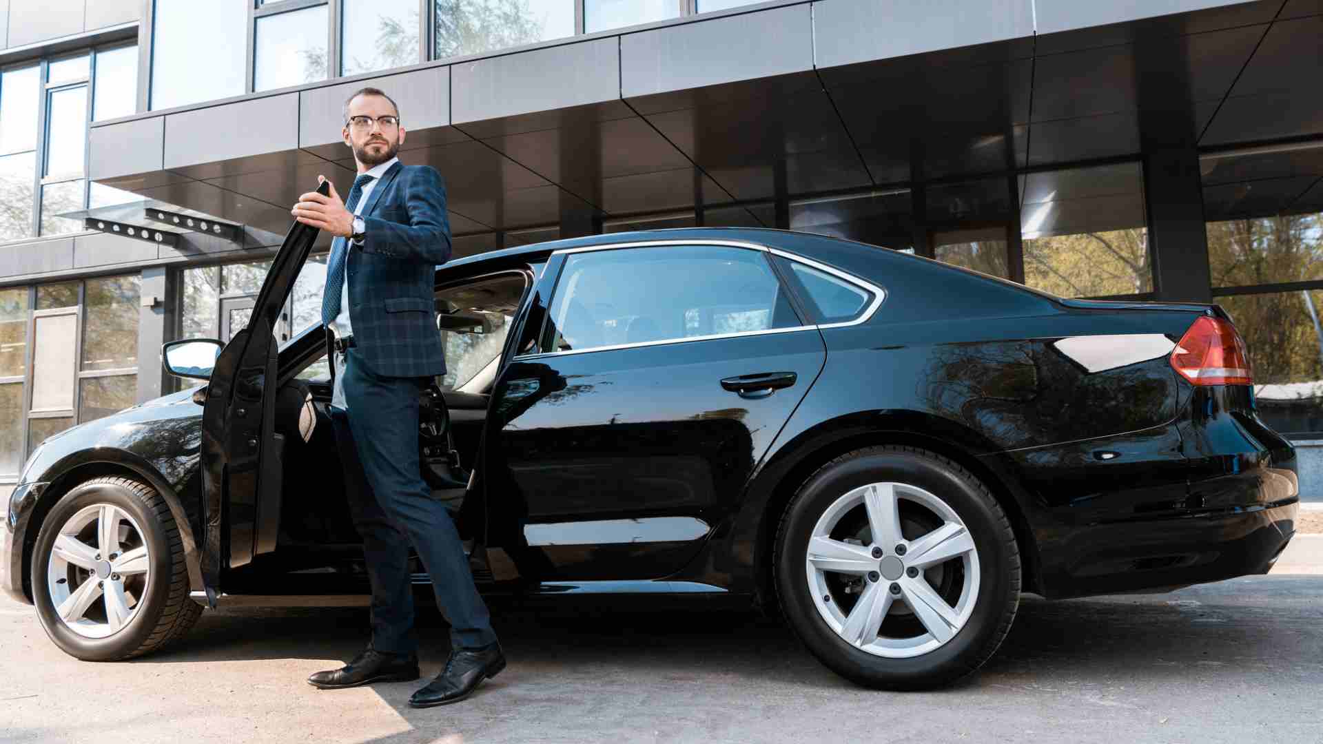 Corporate Travel Solutions: How Businesses Can Benefit from Luxury Limo Services