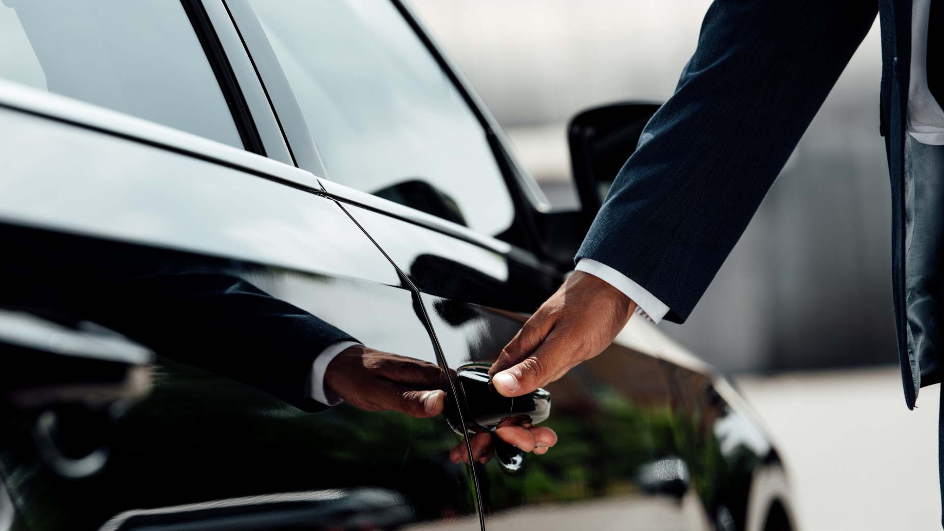 Book Your Luxury Limo for Soluna Nightclub Today