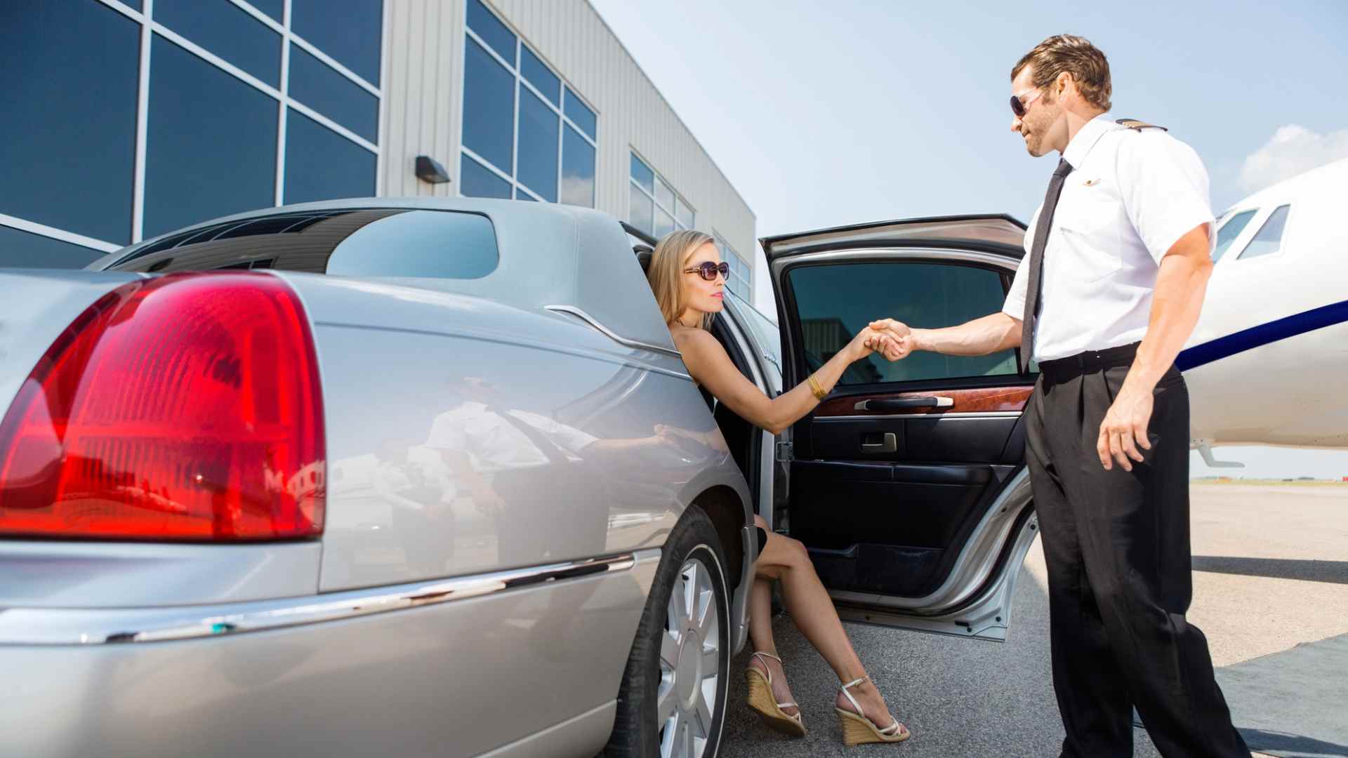Luxury Limos: Elevating Your Private Aviation Experience