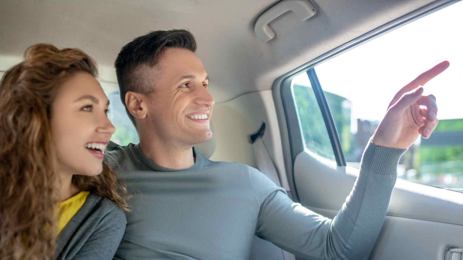 Experience the Great One's Legacy: A Luxury Limousine Getaway to Wayne Gretzky Estates